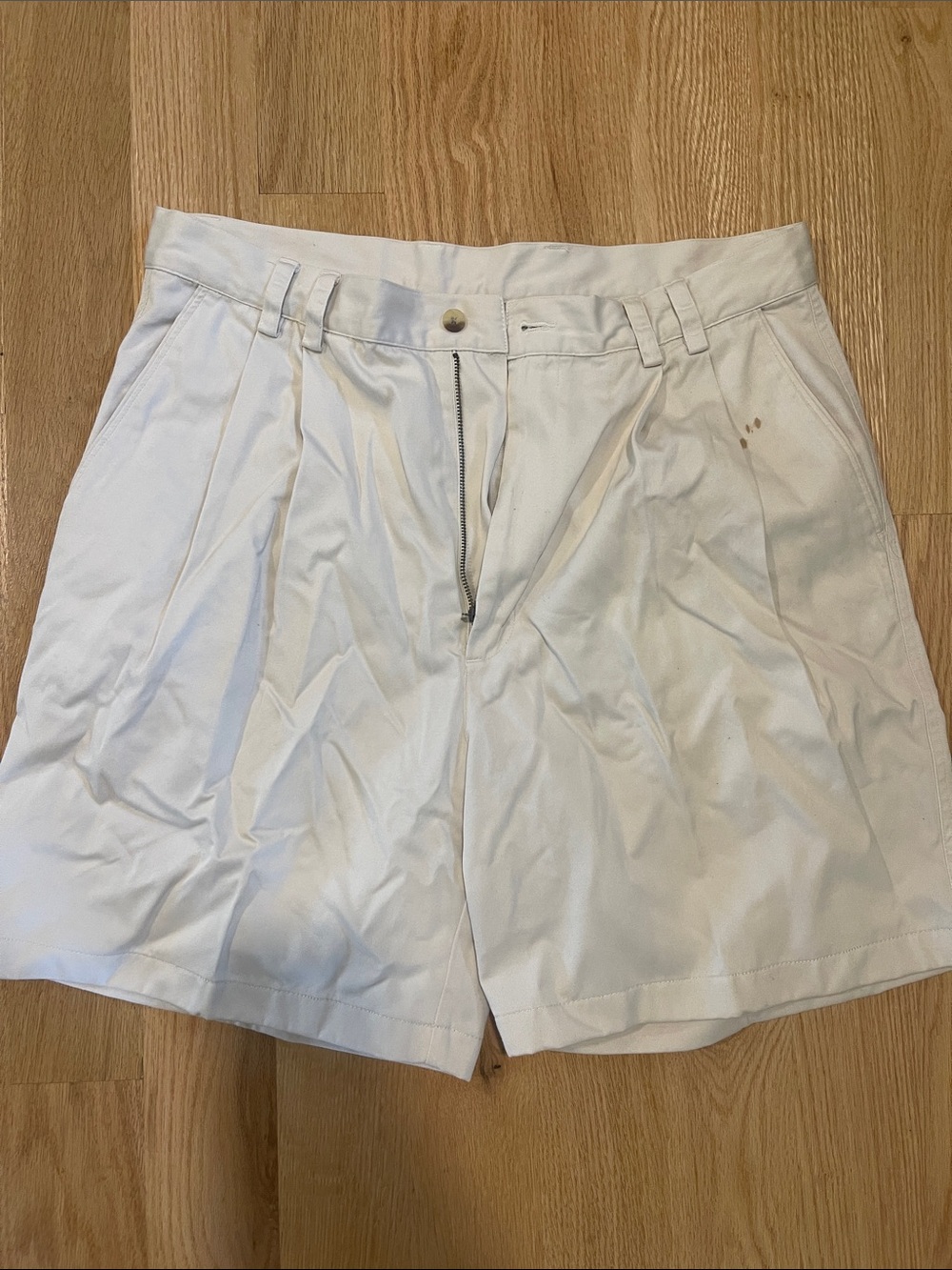 Men's White Pleated Cotton Shorts size 34
